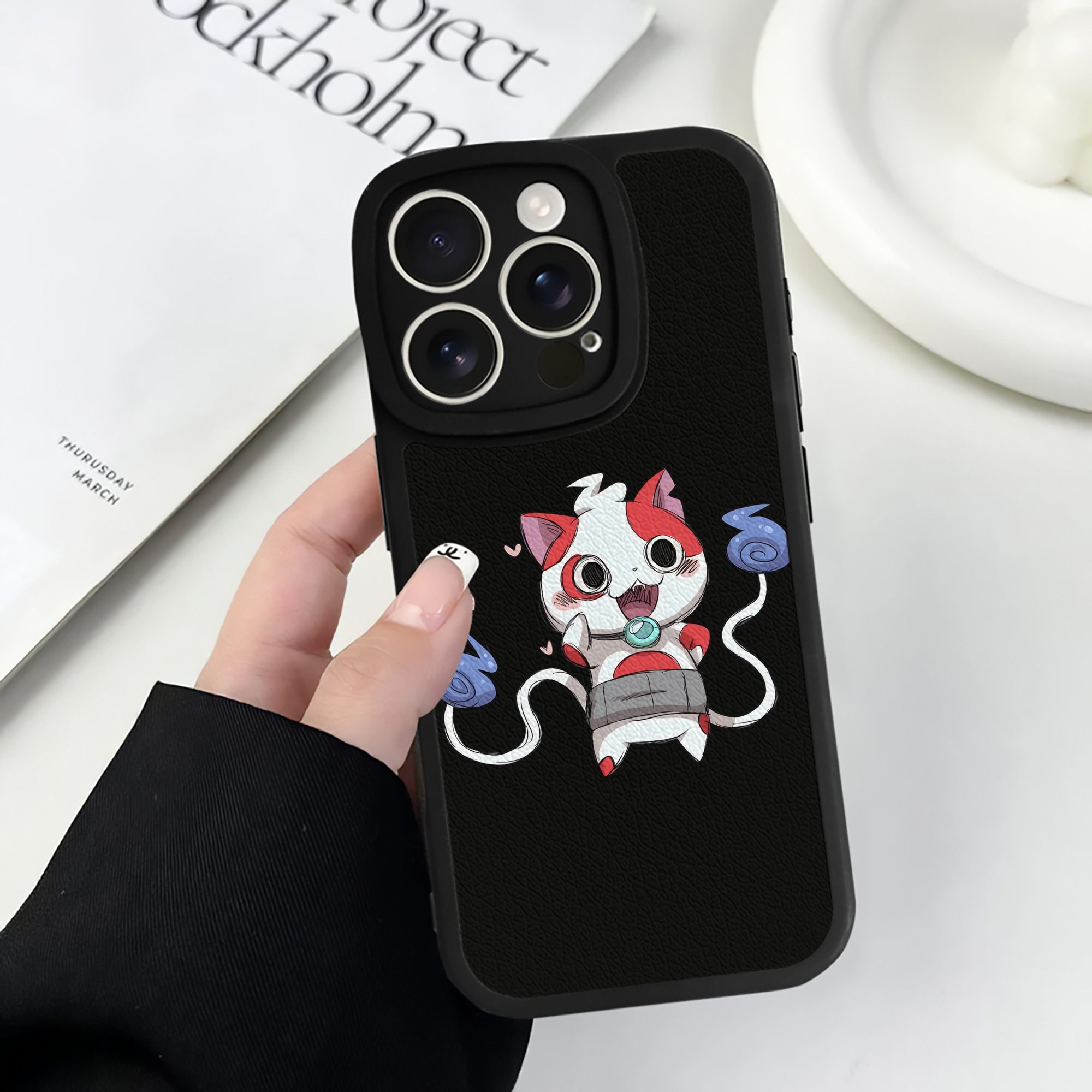 （画像用） 妖怪ウォッチ Yo-kai Watch 【iPhone 16シリーズ対応】シリコンスマホケース（レザー調） 材質：シリコン
